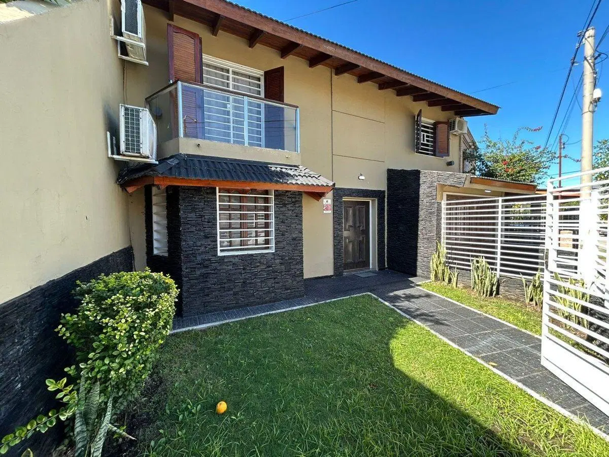 Venta Casa 4 dormitorios y pileta B San Salvador 5
