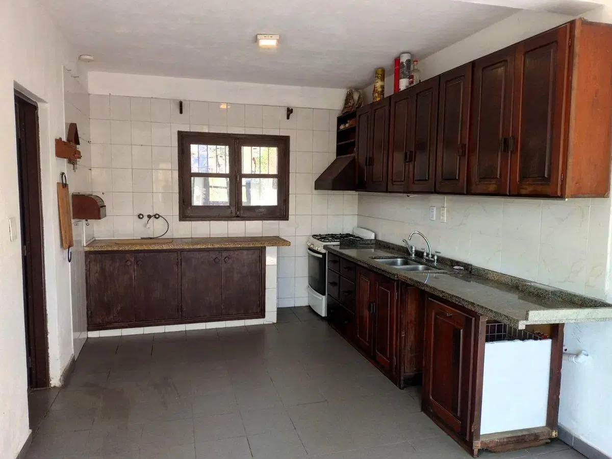 VENTA CASA 2 DORMITORIOS Y DEPOSITO EN TANTI 3