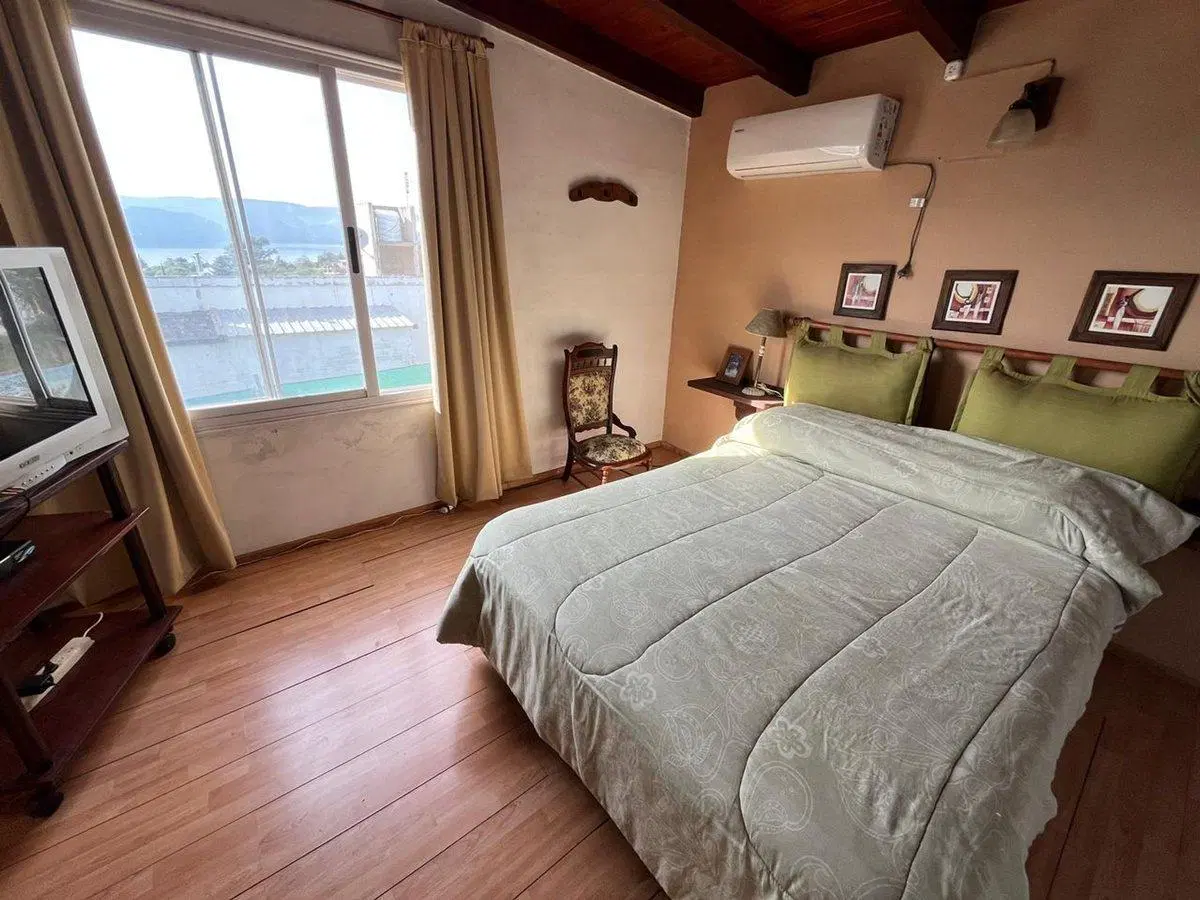 CASA EN VENTA 3 DORMITORIOS VILLA PARQUE SIQUIMAN 4
