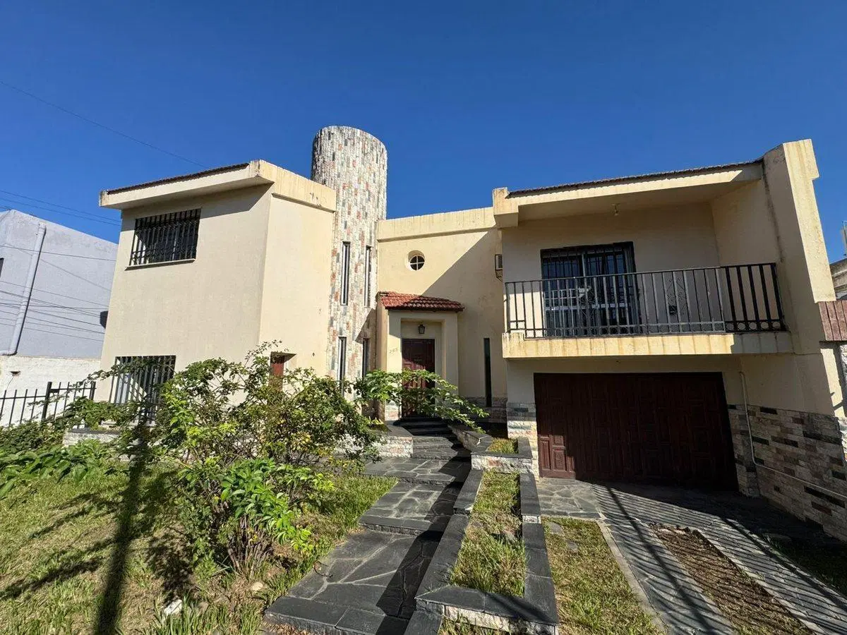 VENTA CASA 3 DORM + 3 DEPTOS. B° MARQUEZ DE SOBREM 3