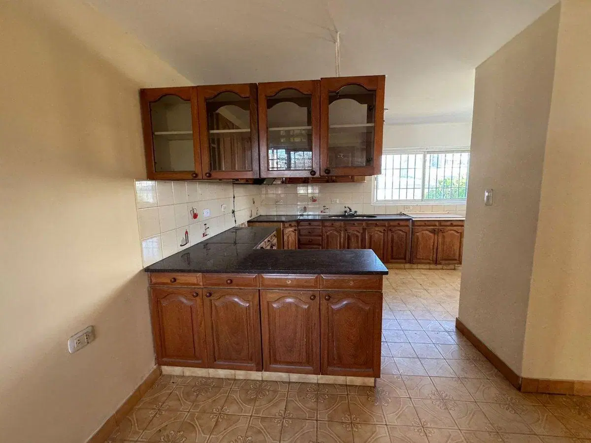 VENTA CASA 3 DORM + 3 DEPTOS. B° MARQUEZ DE SOBREM 5