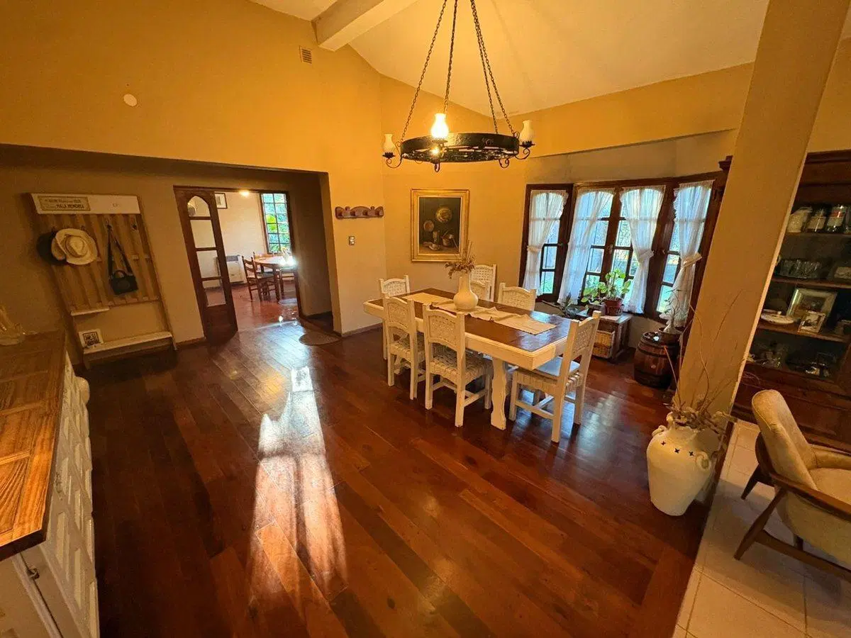 VENTA CASA 4 DORM Y PILETA EN VILLA WARCARLDE 4
