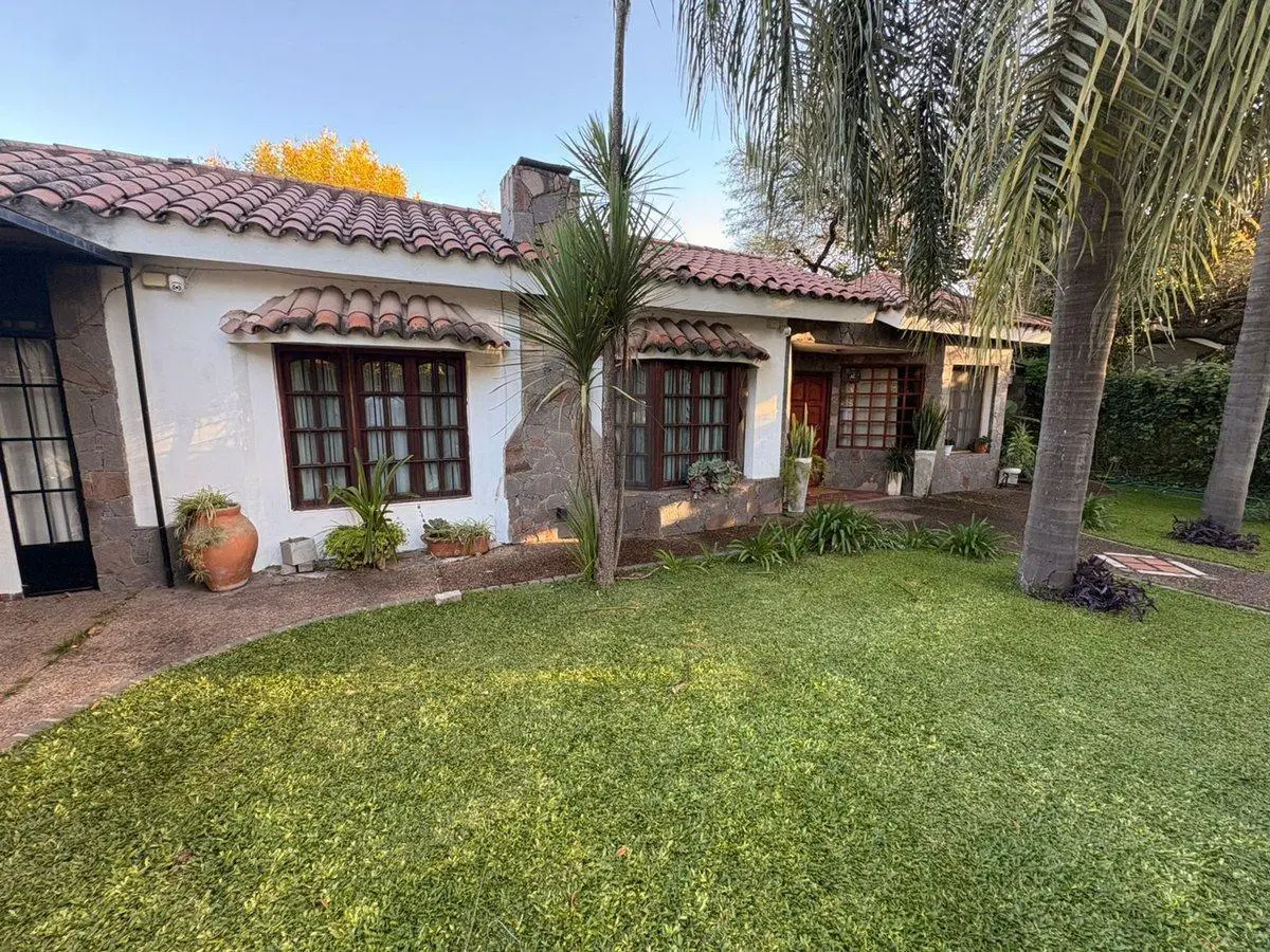 VENTA CASA 4 DORM Y PILETA EN VILLA WARCARLDE 3