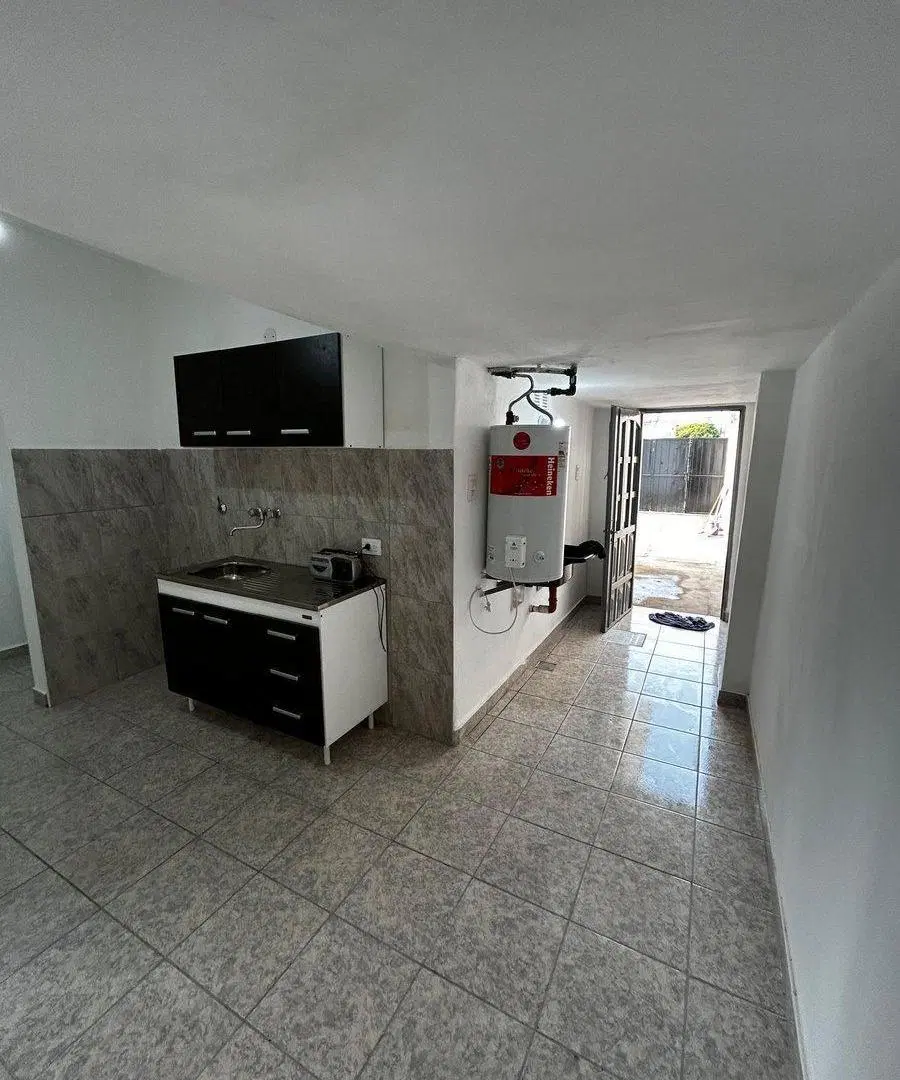VENTA CASA REFACCIONADA 3 DORMITORIOS B° VICOR 5