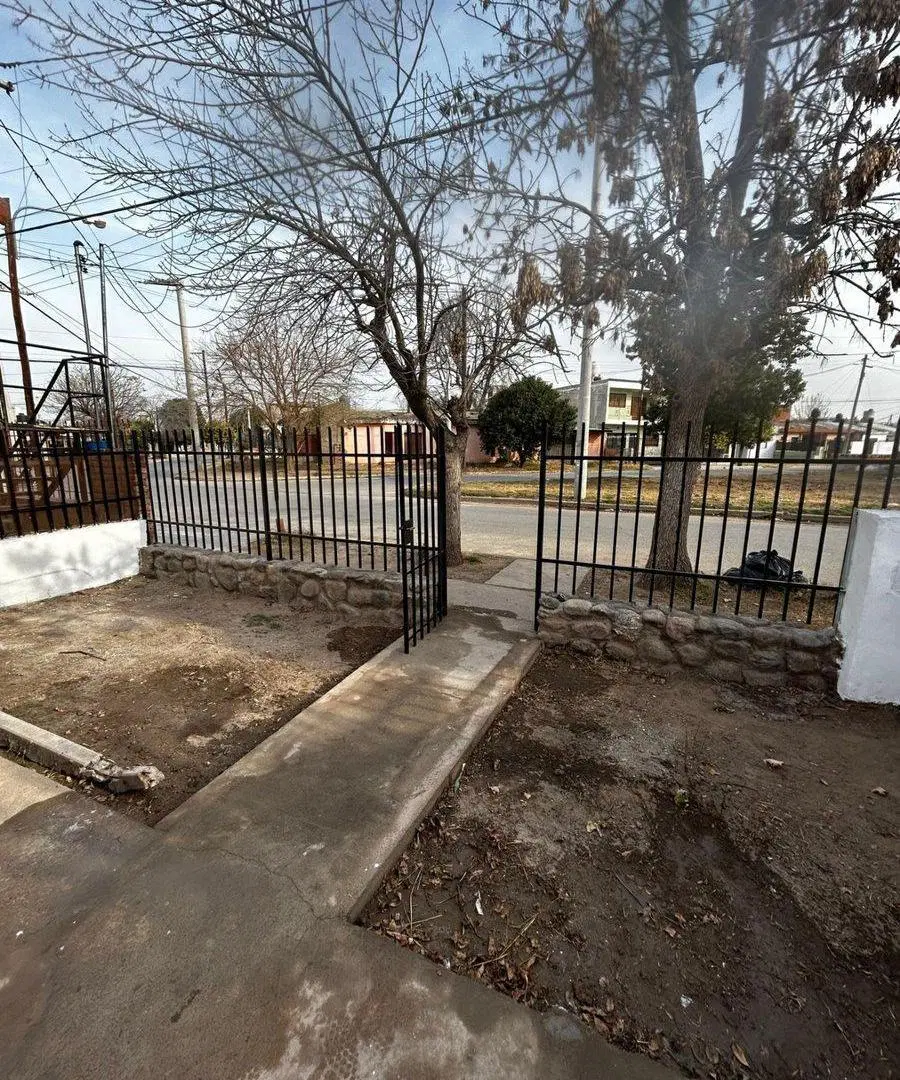 VENTA CASA REFACCIONADA 3 DORMITORIOS B° VICOR 4