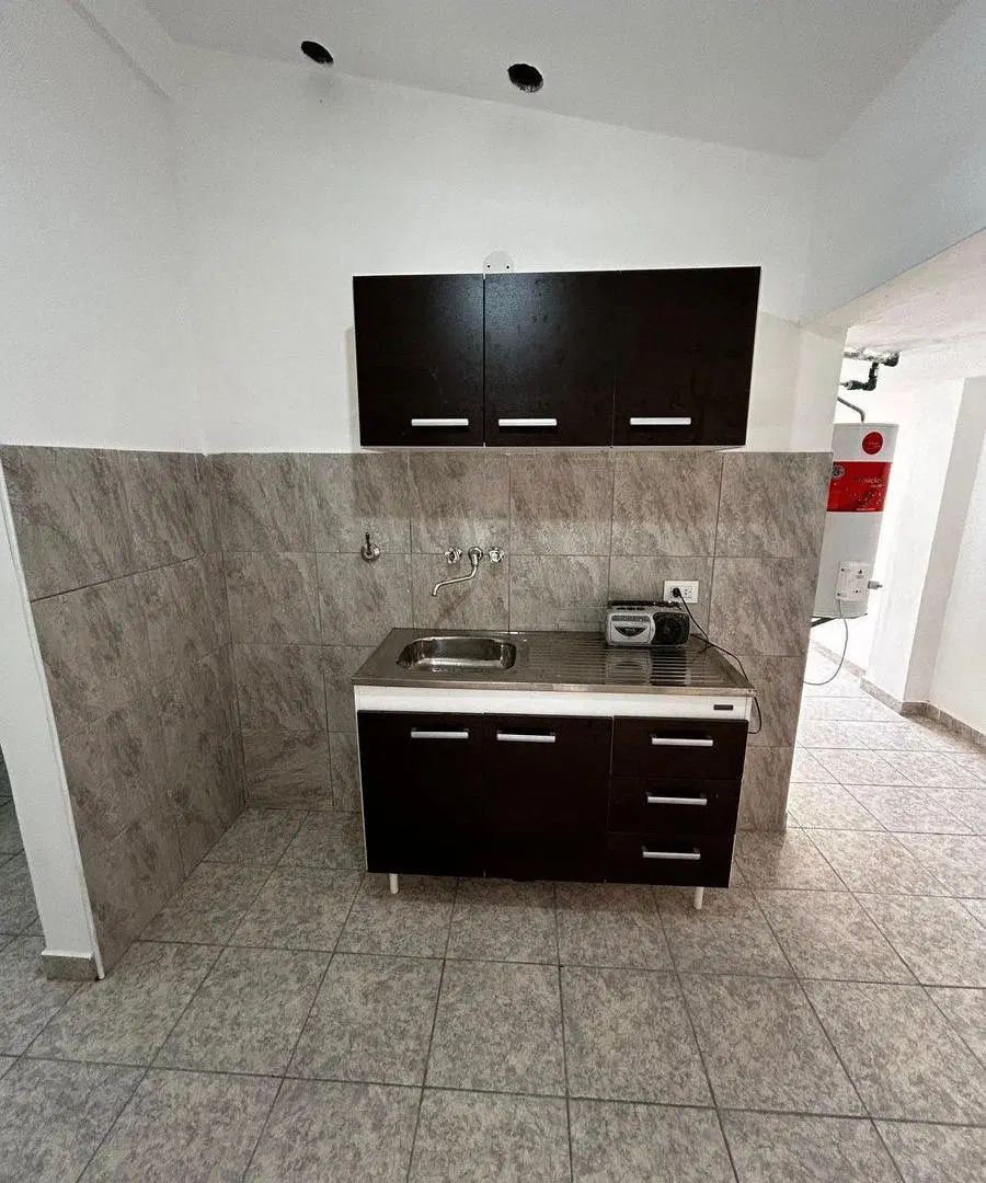 VENTA CASA REFACCIONADA 3 DORMITORIOS B° VICOR 3