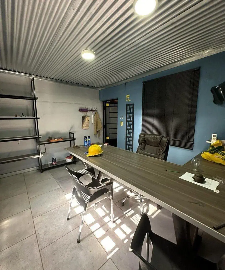 VENTA GALPON CON DOS OFICINAS BARRIO VILLA CORNU 2
