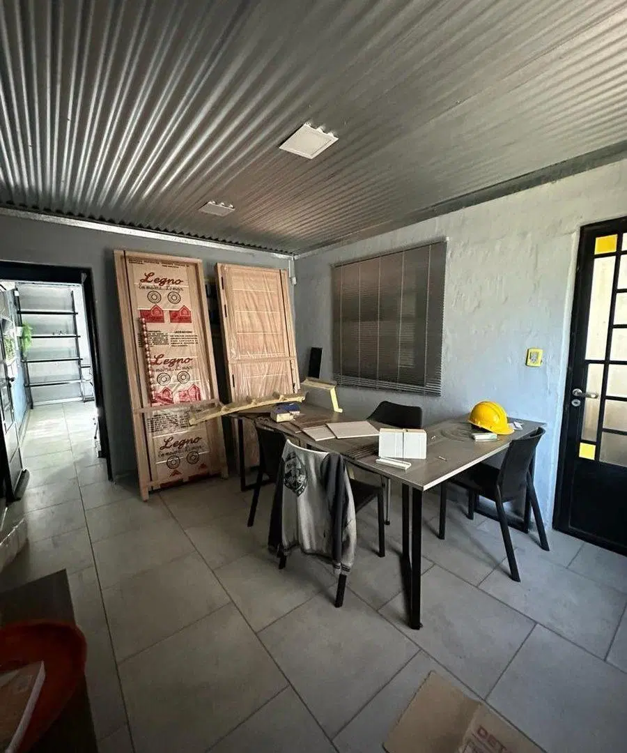 VENTA GALPON CON DOS OFICINAS BARRIO VILLA CORNU 4