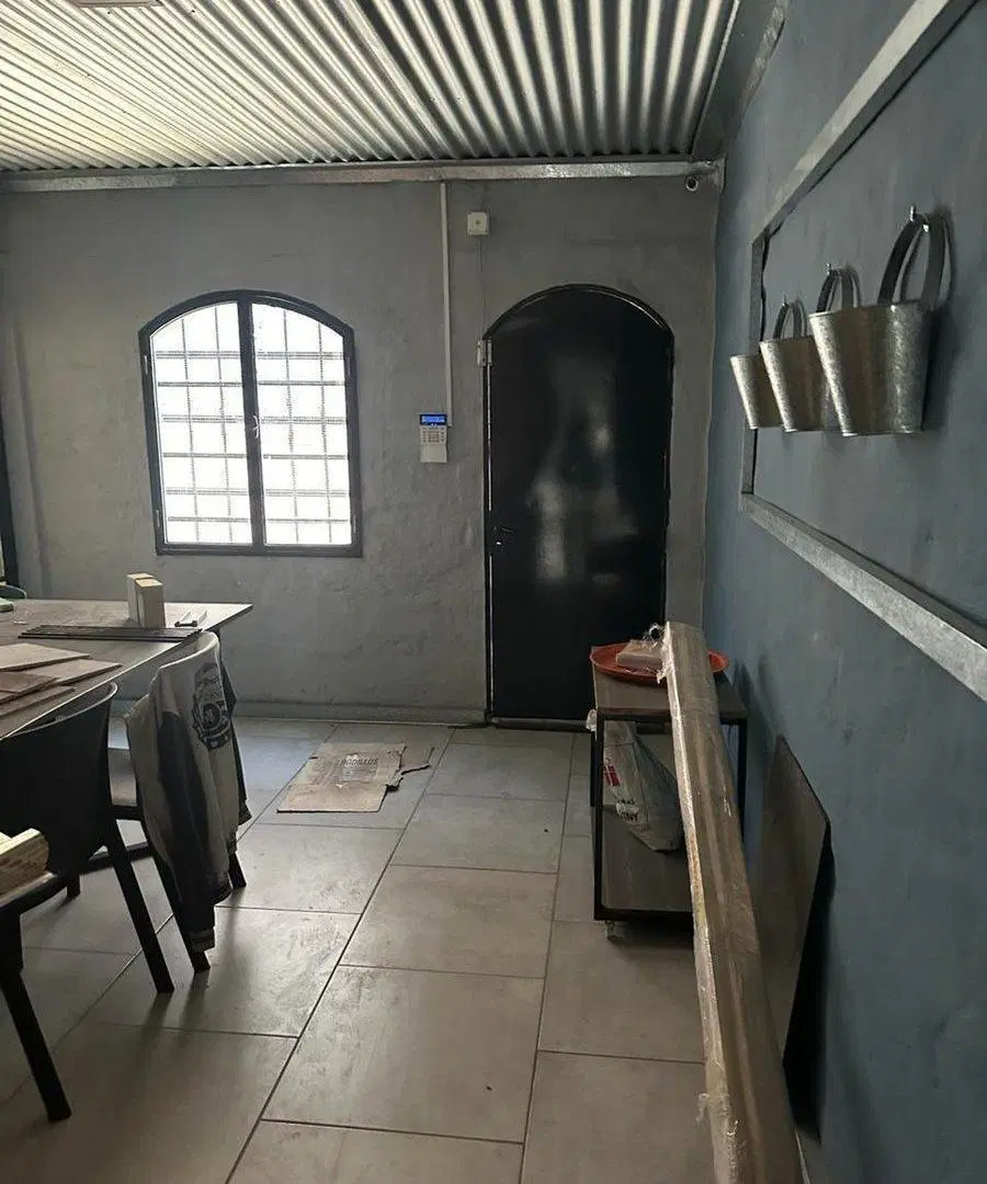VENTA GALPON CON DOS OFICINAS BARRIO VILLA CORNU 3
