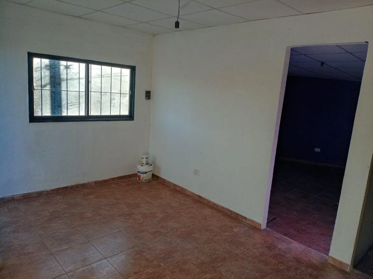 SE VENDE 3 LOCALES + DEPARTAMENTO DE 2 DORMITORIOS 4
