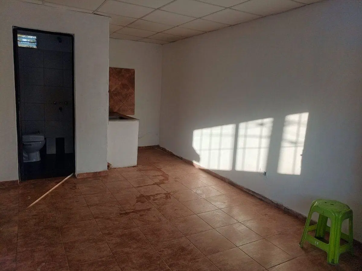 SE VENDE 3 LOCALES + DEPARTAMENTO DE 2 DORMITORIOS 2
