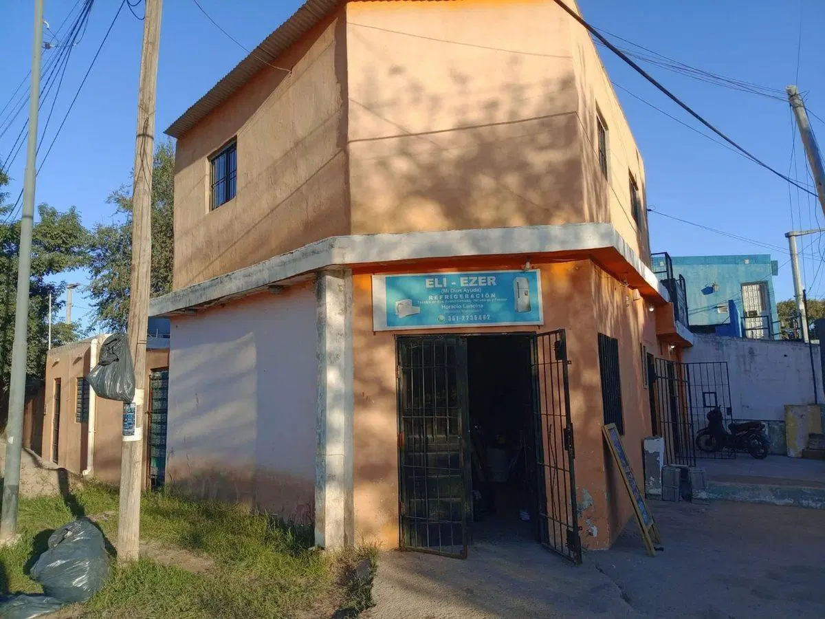 SE VENDE 3 LOCALES + DEPARTAMENTO DE 2 DORMITORIOS 3