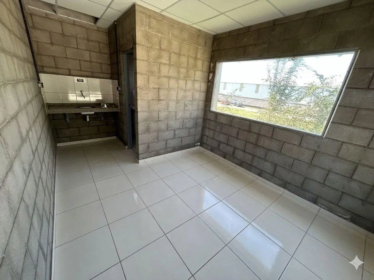 GALPÓN EN VENTA EXCELENTE UBICACIÓN ESTRATÉGICA 4