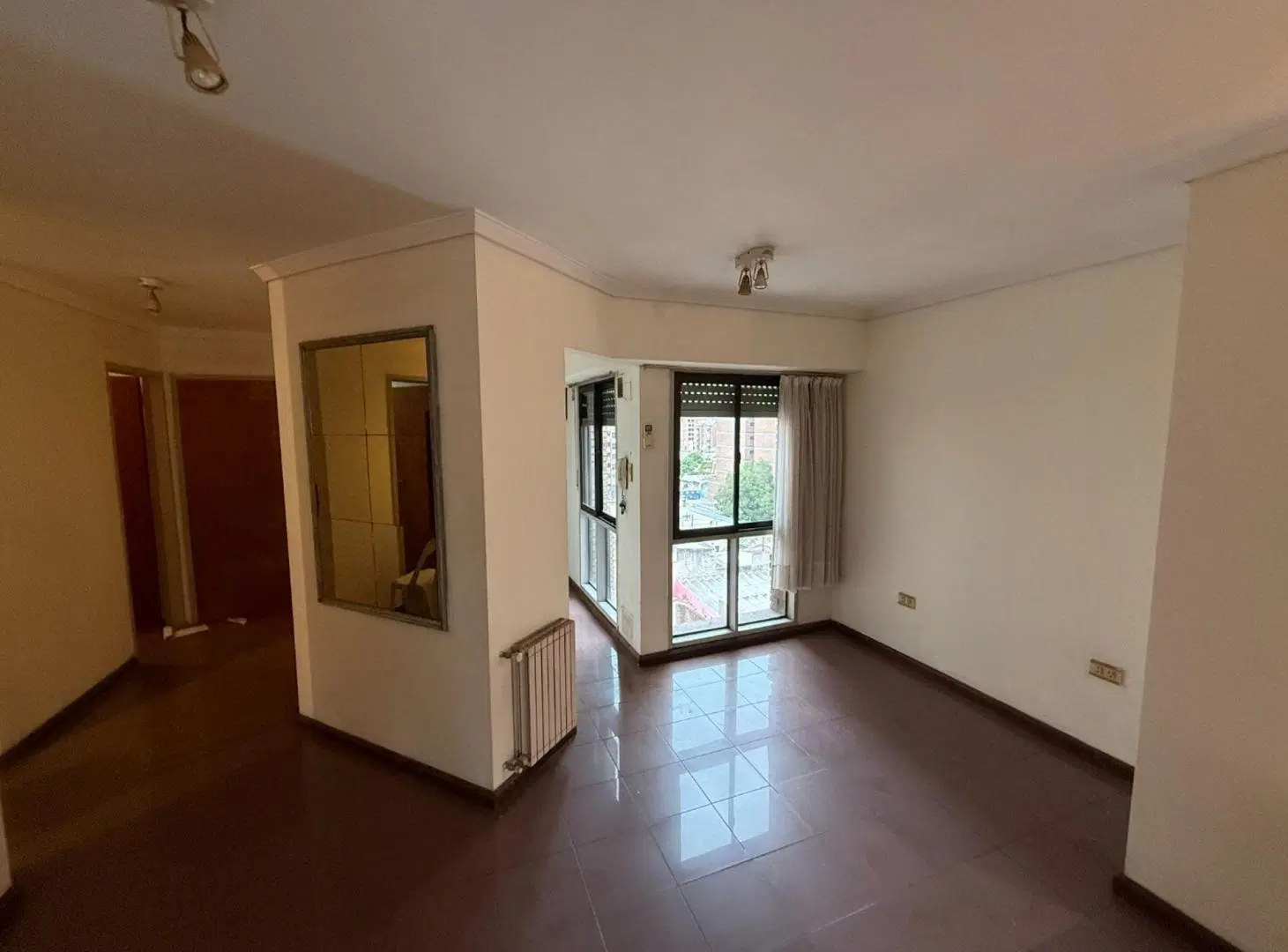 VENTA AMPLIO DEPARTAMENTO 1 DORMITORIO - ALBERDI 2