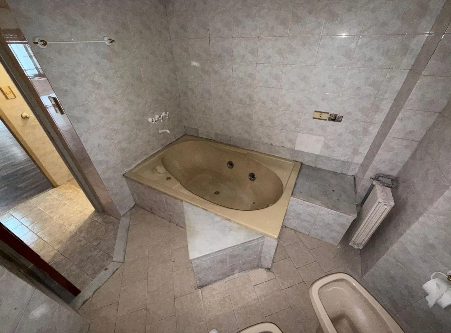 VENTA AMPLIO DEPARTAMENTO 1 DORMITORIO - ALBERDI 5