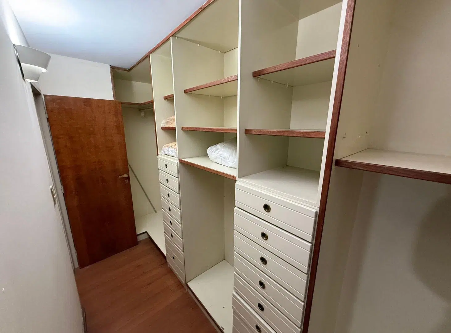 VENTA AMPLIO DEPARTAMENTO 1 DORMITORIO - ALBERDI 3
