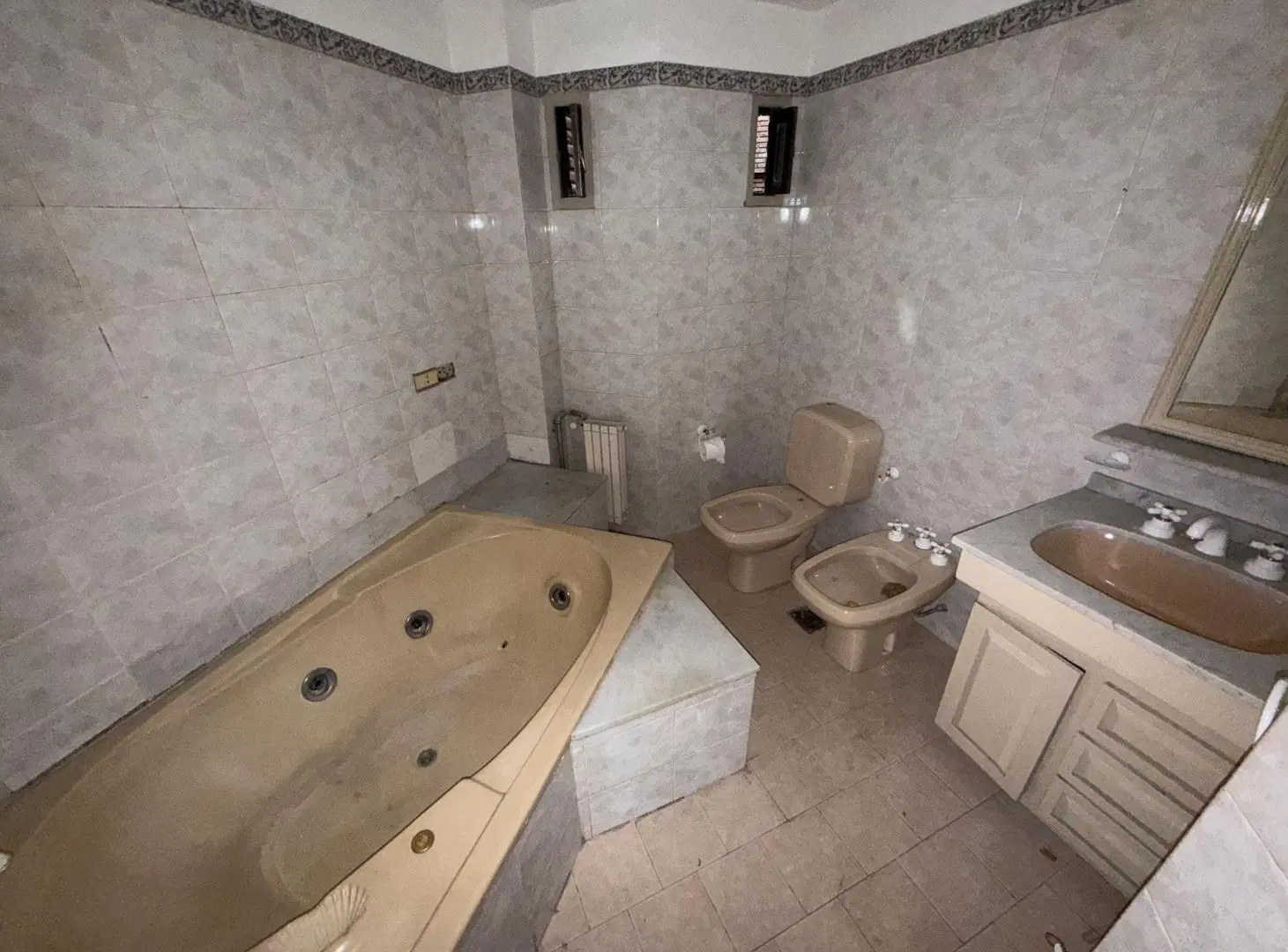 VENTA AMPLIO DEPARTAMENTO 1 DORMITORIO - ALBERDI 4