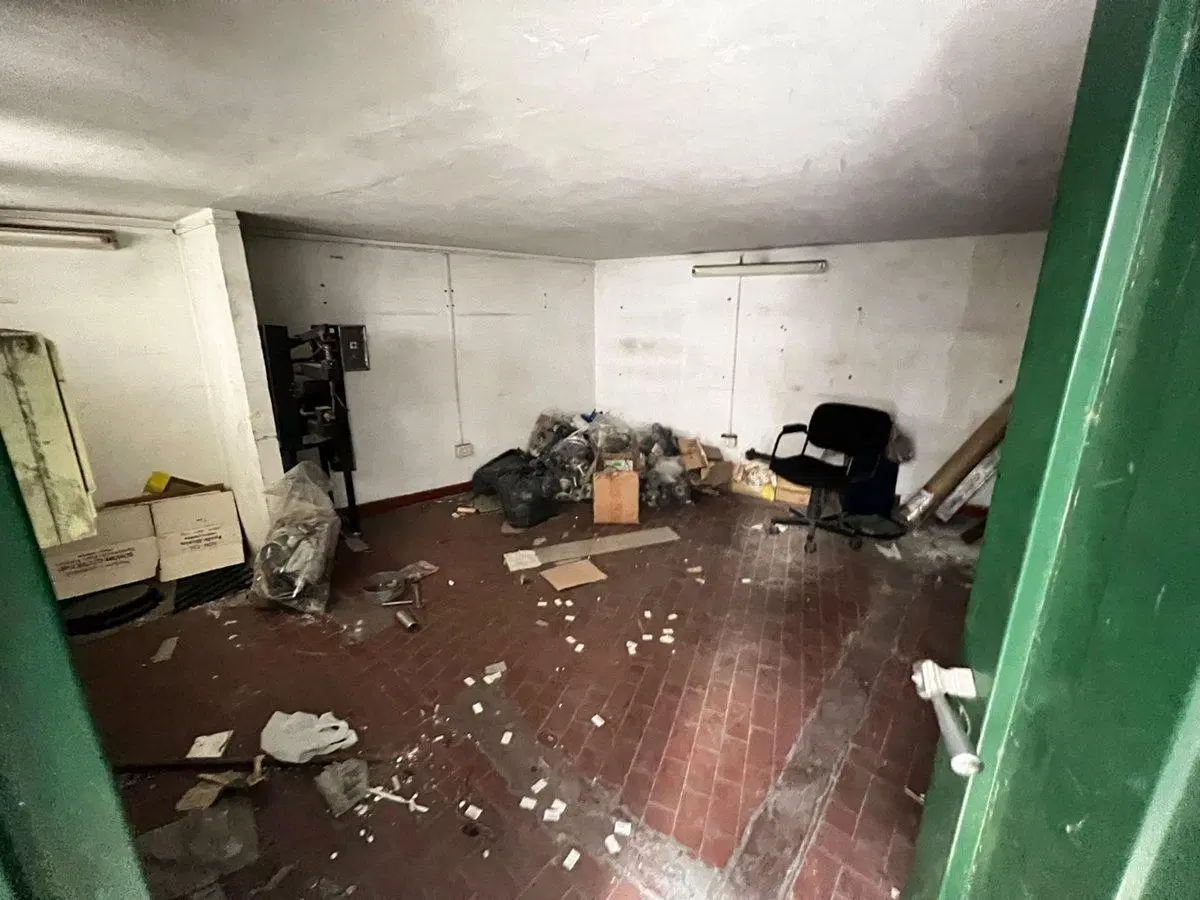 VENDE LOCAL COMERCIAL CON GALPON 4