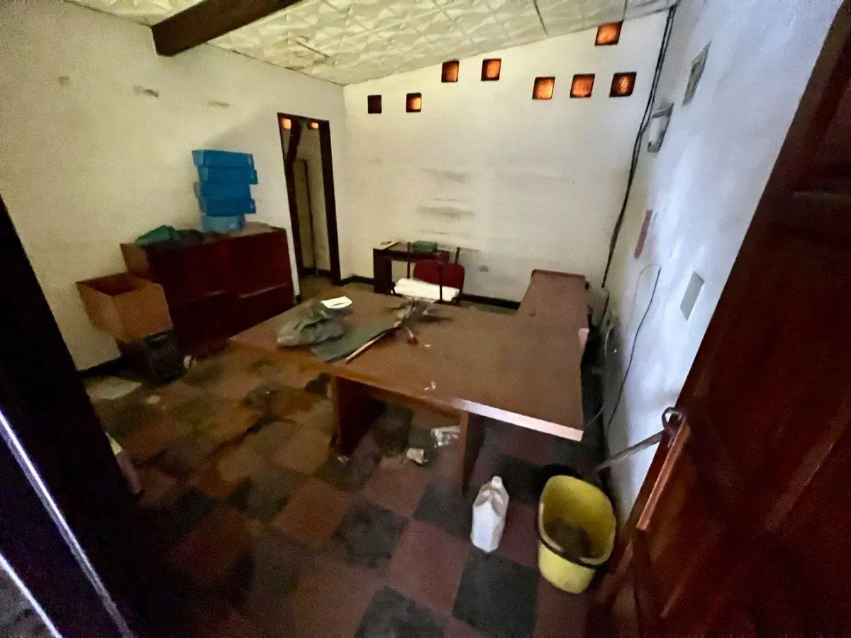 VENDE LOCAL COMERCIAL CON GALPON 5