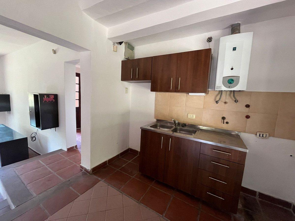 Foto de CASA 4 DORMITORIOS JARDIN EPICURO VILLA ALLENDE, imagen 4