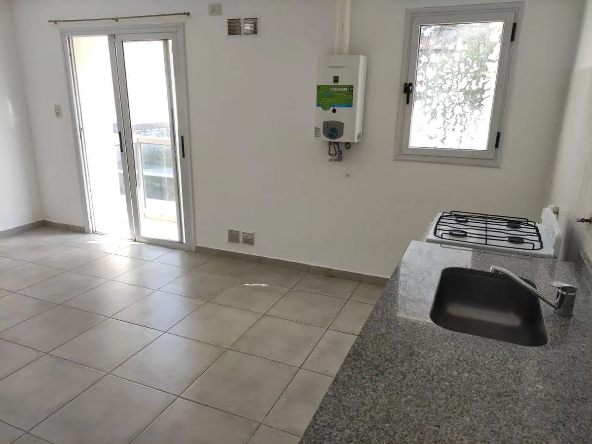 DEPTO 1 DORM. CON BALCON Y COCHERA ALTO ALBERDI 4
