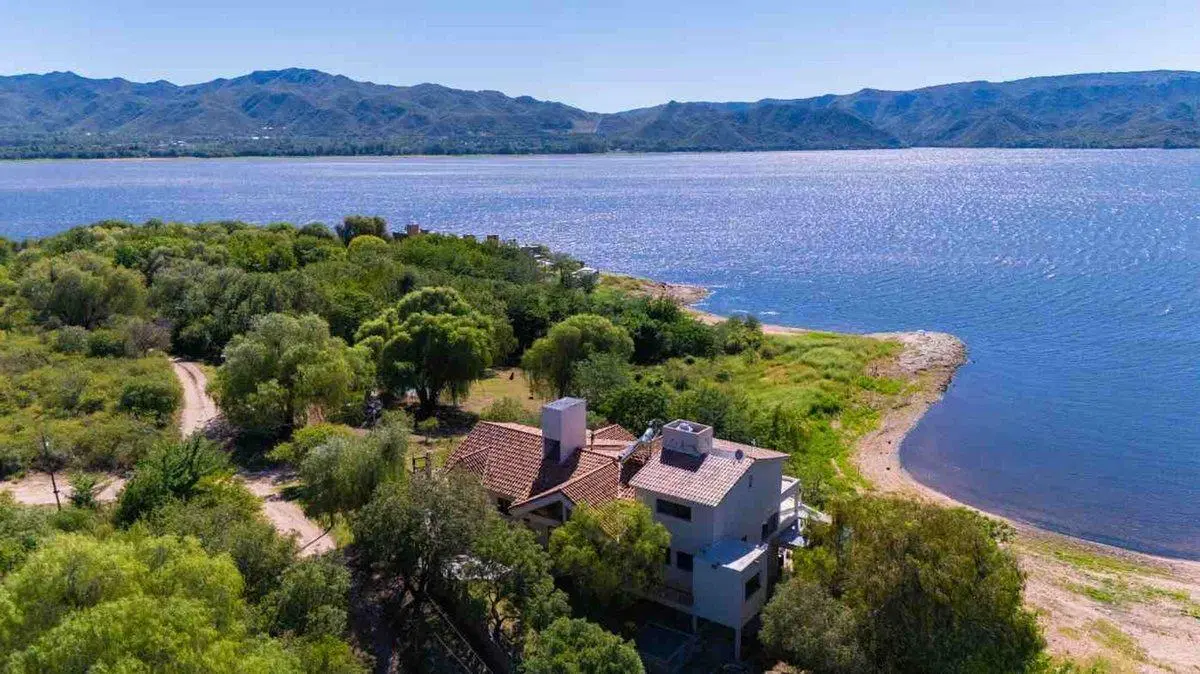 IMPONENTE CASA 5 DOR CON VISTA AL LAGO EN SIQUIMAN 3
