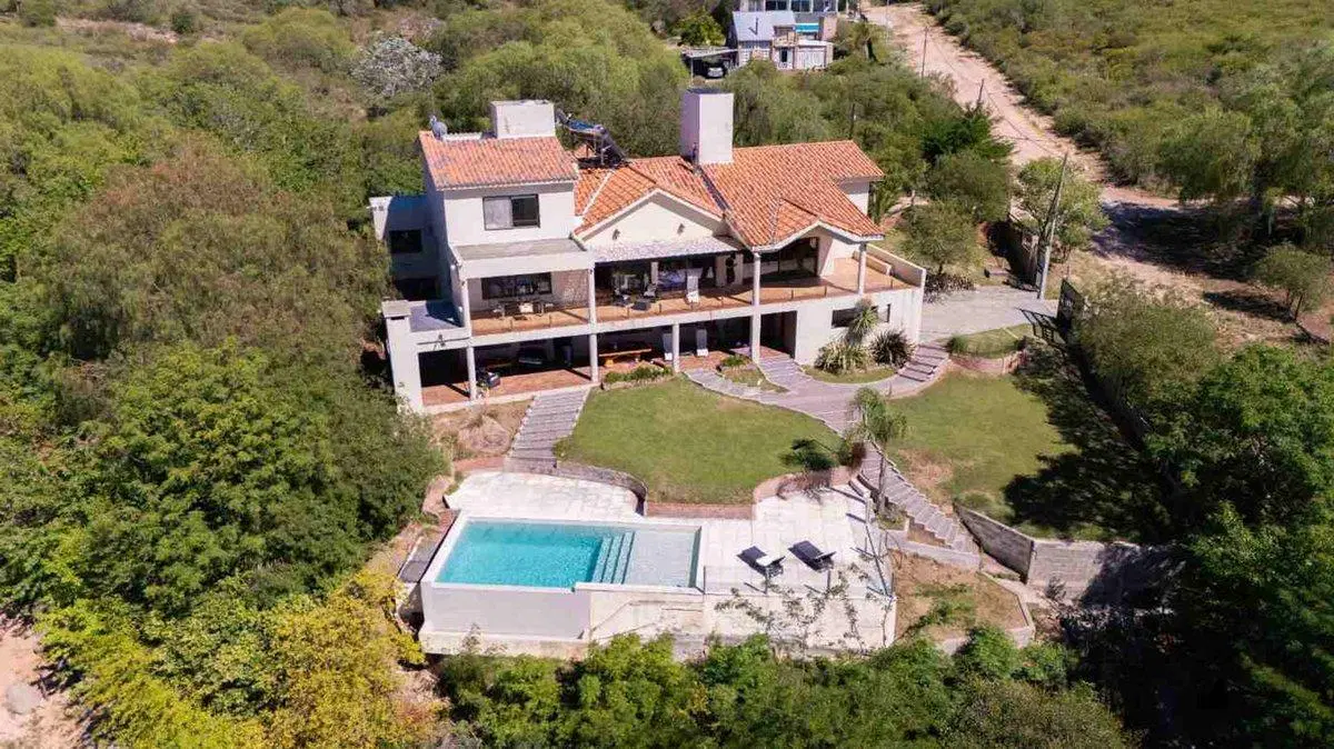 IMPONENTE CASA 5 DOR CON VISTA AL LAGO EN SIQUIMAN 5