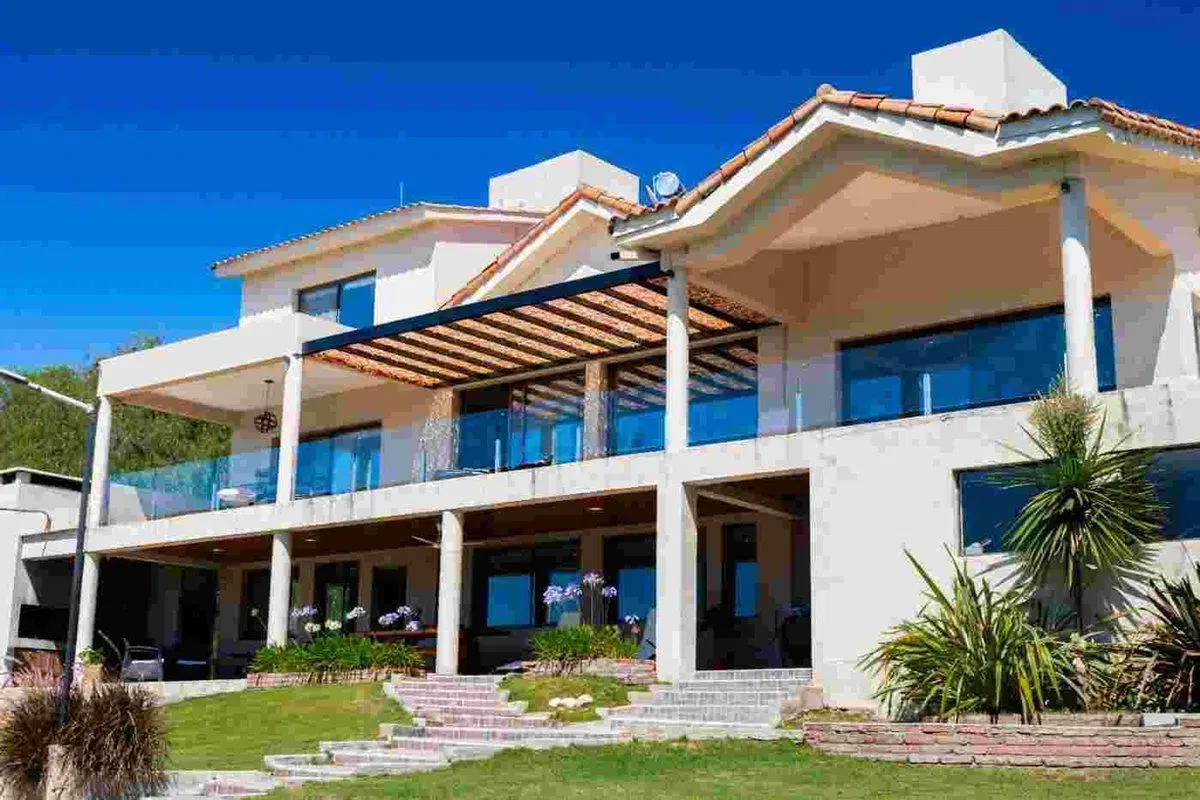 IMPONENTE CASA 5 DOR CON VISTA AL LAGO EN SIQUIMAN 4