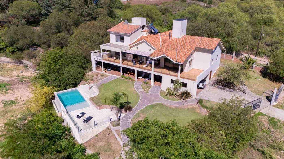 IMPONENTE CASA 5 DOR CON VISTA AL LAGO EN SIQUIMAN