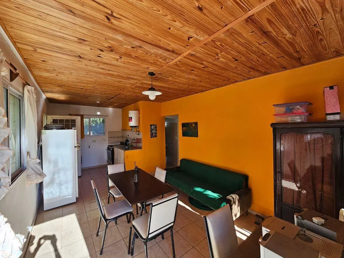 VENTA CASA 2 DORMITORIOS AGUA DE ORO 3