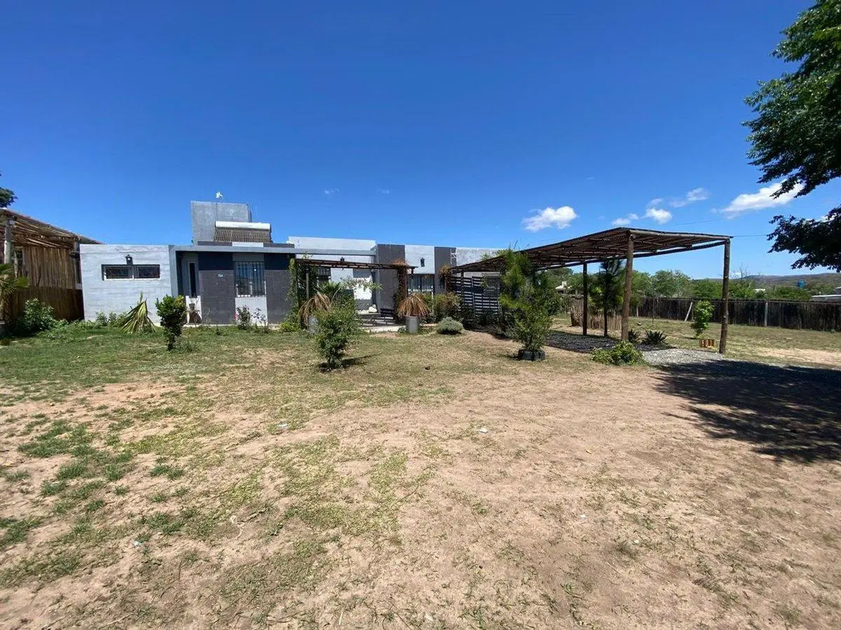 VENTA CASA EN VILLA GIARDINO 5 HAB CON PILETA 2