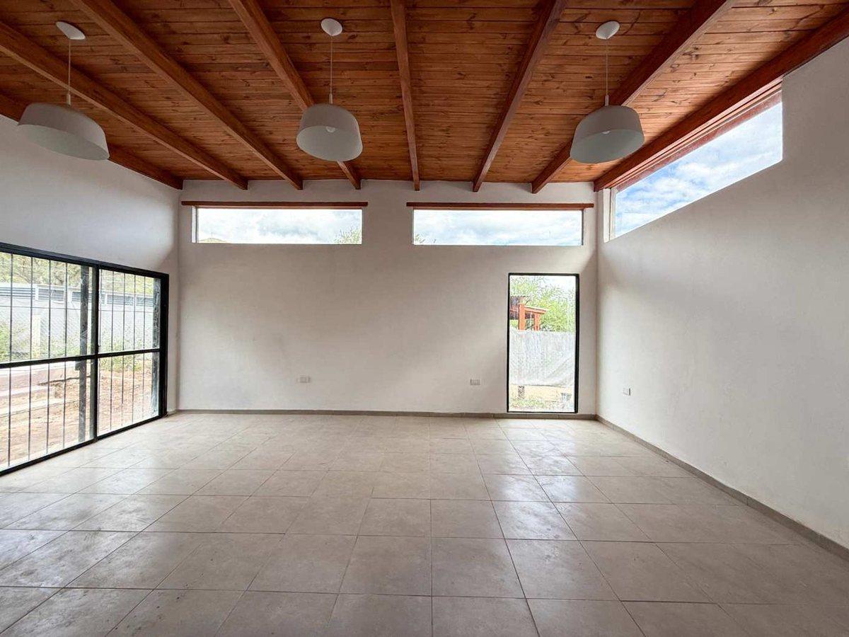 Foto de VENTA CASA 2 DORM. PILETA EN COMUNA SAN ROQUE, imagen 3