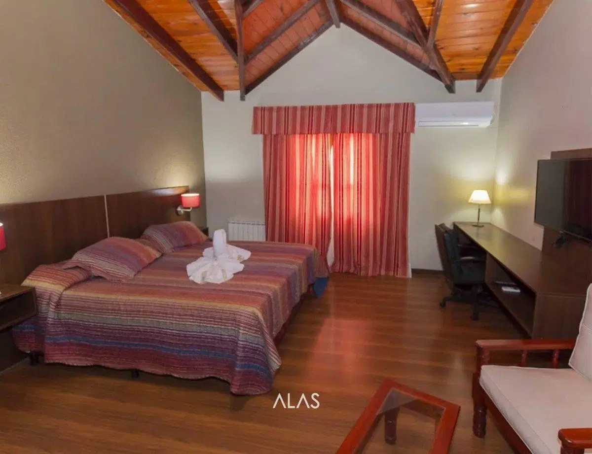 HOTEL 40 Hab funcionando en venta en La Falda 4
