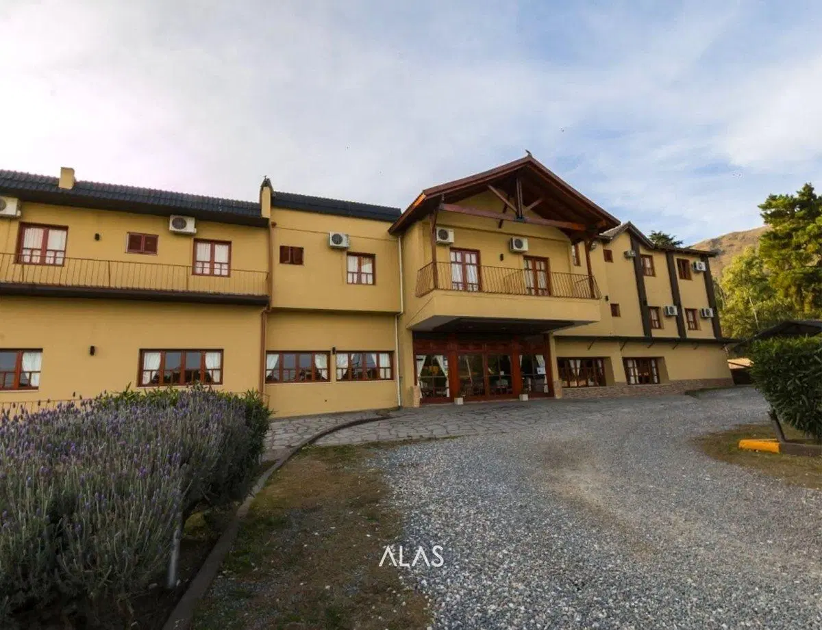HOTEL 40 Hab funcionando en venta en La Falda 5