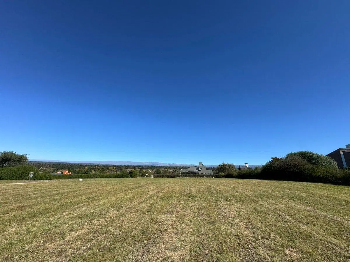 VENTA TERRENO 2200 M2. B ° ALTOS DEL CORRAL. 2
