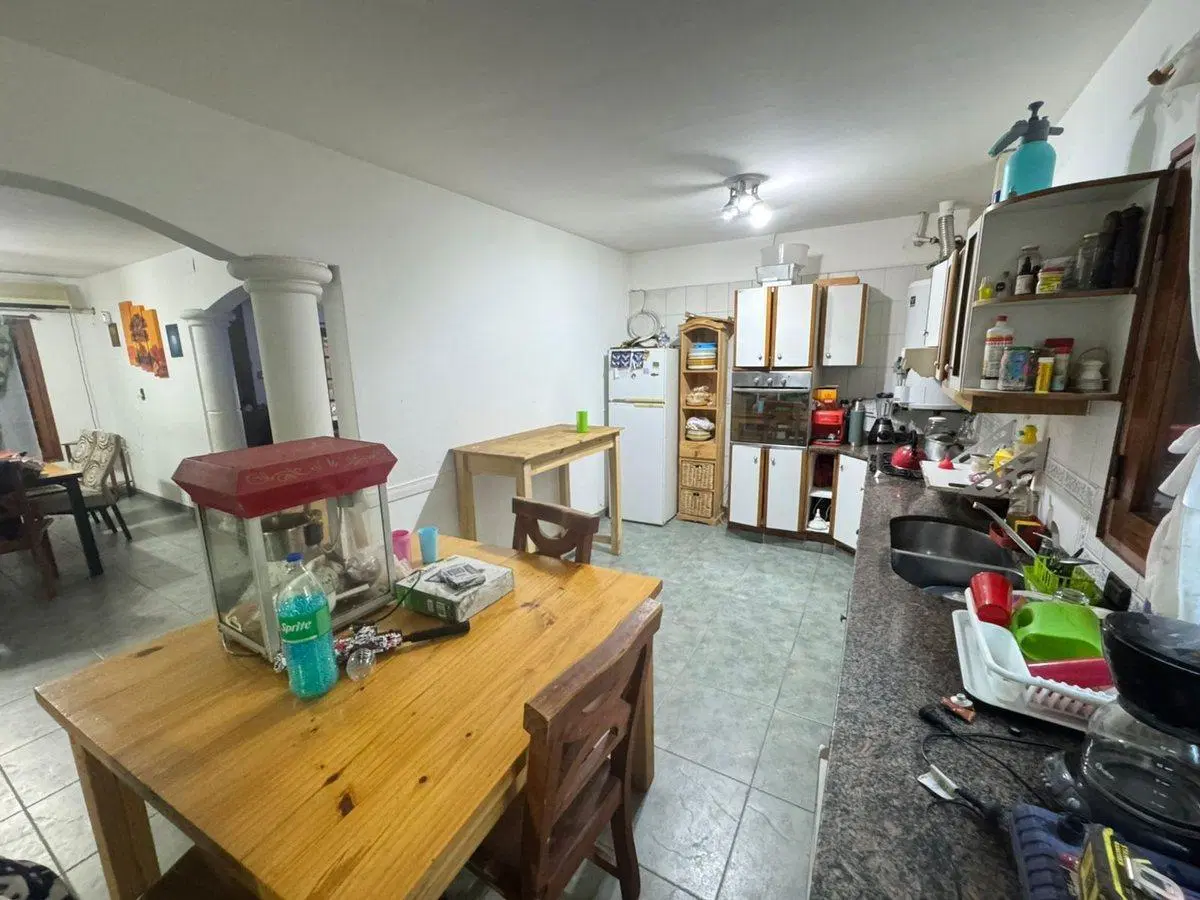 VENTA CASA 6 DORMITORIOS B° CENTRO AMERICA 2