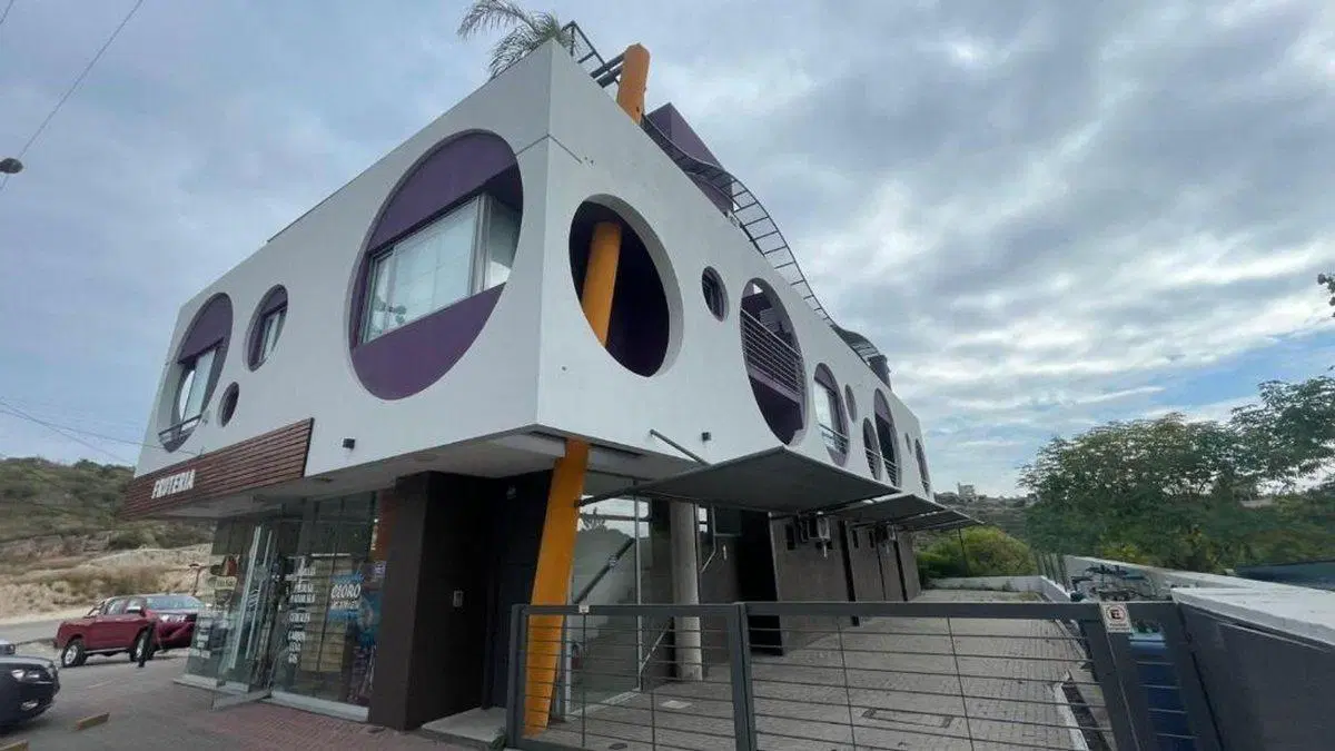 EDIFICIO DE LOCALES Y DEPARTAMENTOS VILLA DEL LAGO 3