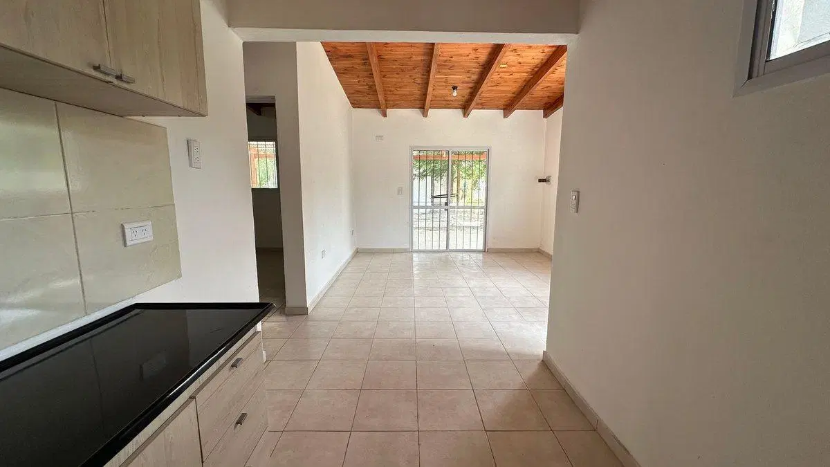 VENTA CASA 2 DORM. CON PILETA EN COMUNA SAN ROQUE 5