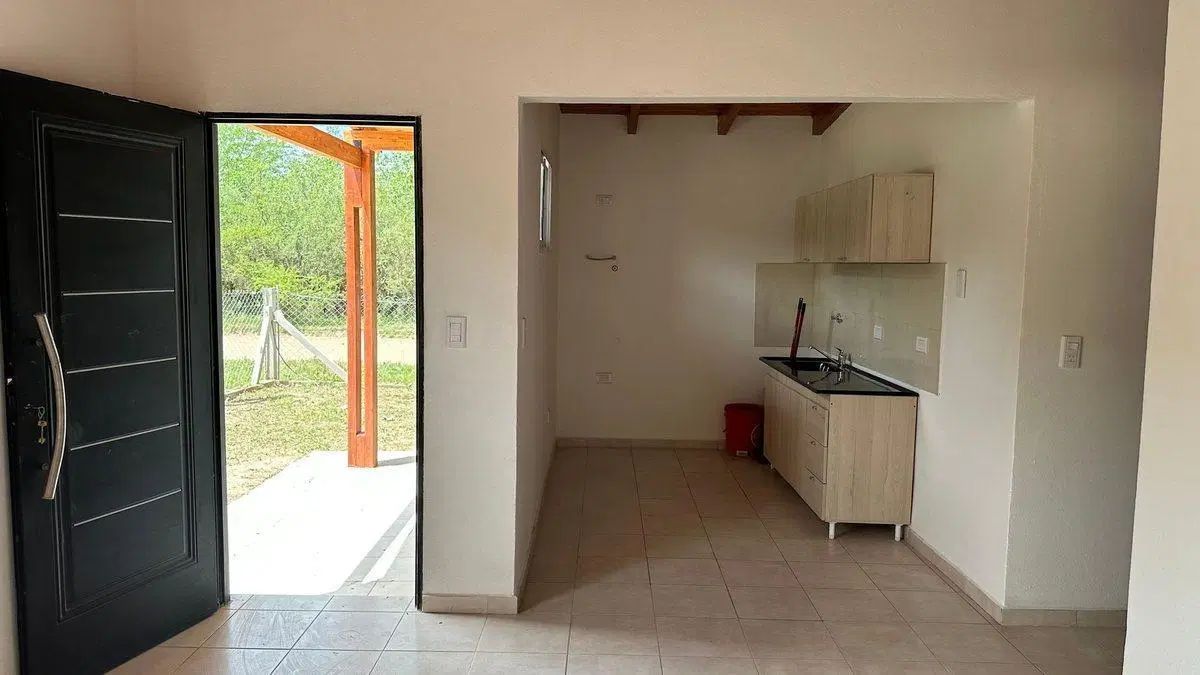 VENTA CASA 2 DORM. CON PILETA EN COMUNA SAN ROQUE 2