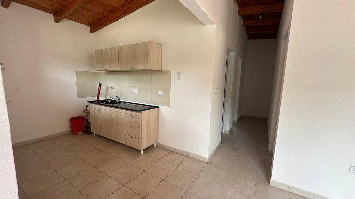 VENTA CASA 2 DORM. CON PILETA EN COMUNA SAN ROQUE 5