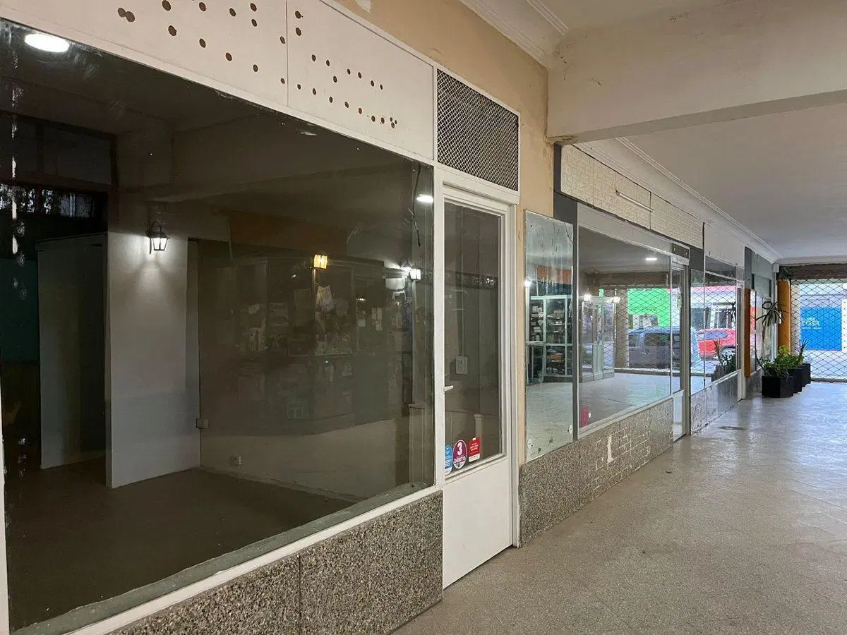 VENTA DE GALERIA COMERCIAL COSQUIN CENTRO 4