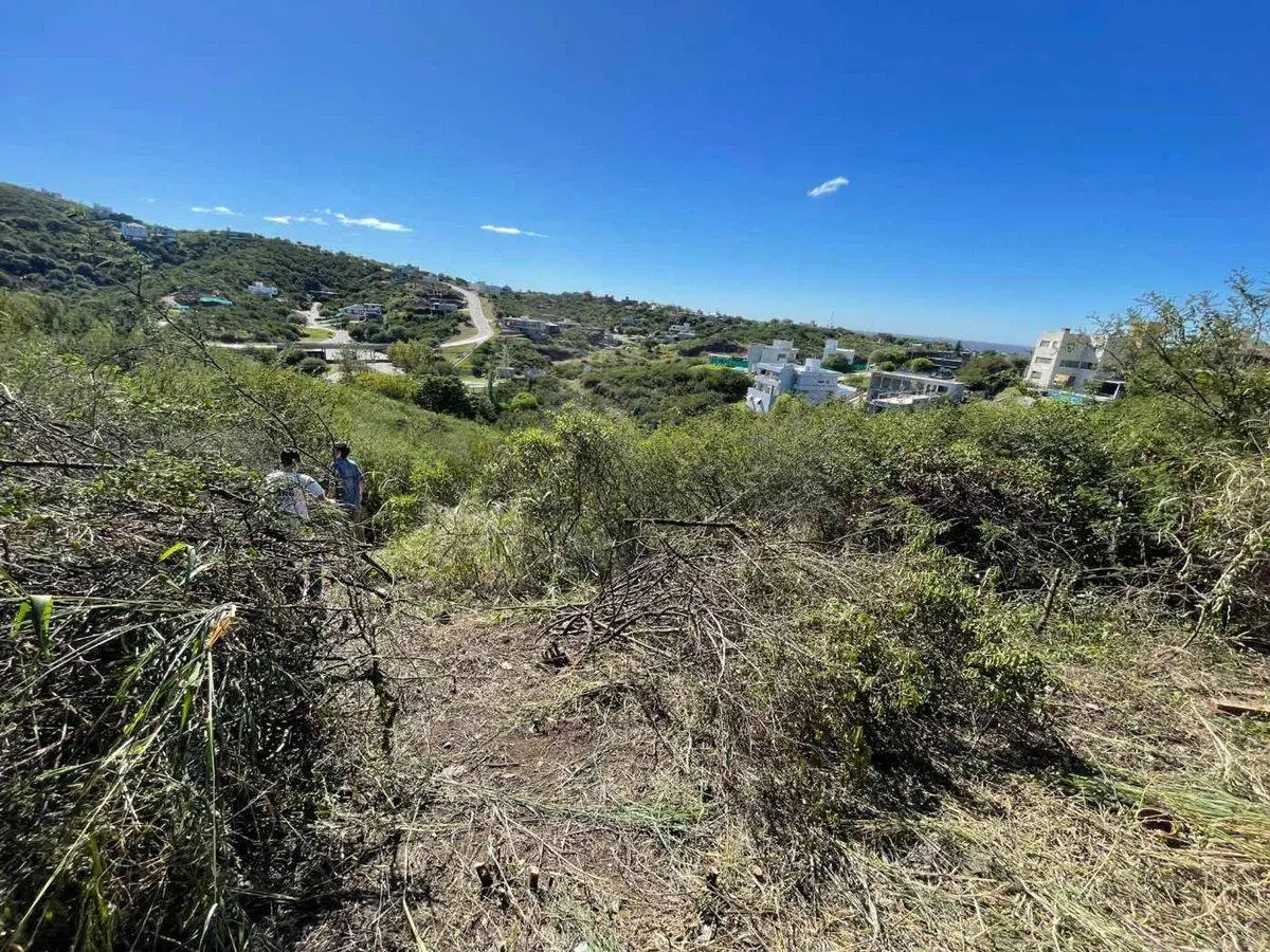 VENTA DE LOTE 1393 M² EN BARRIO PRIVADO LA CUESTA 3