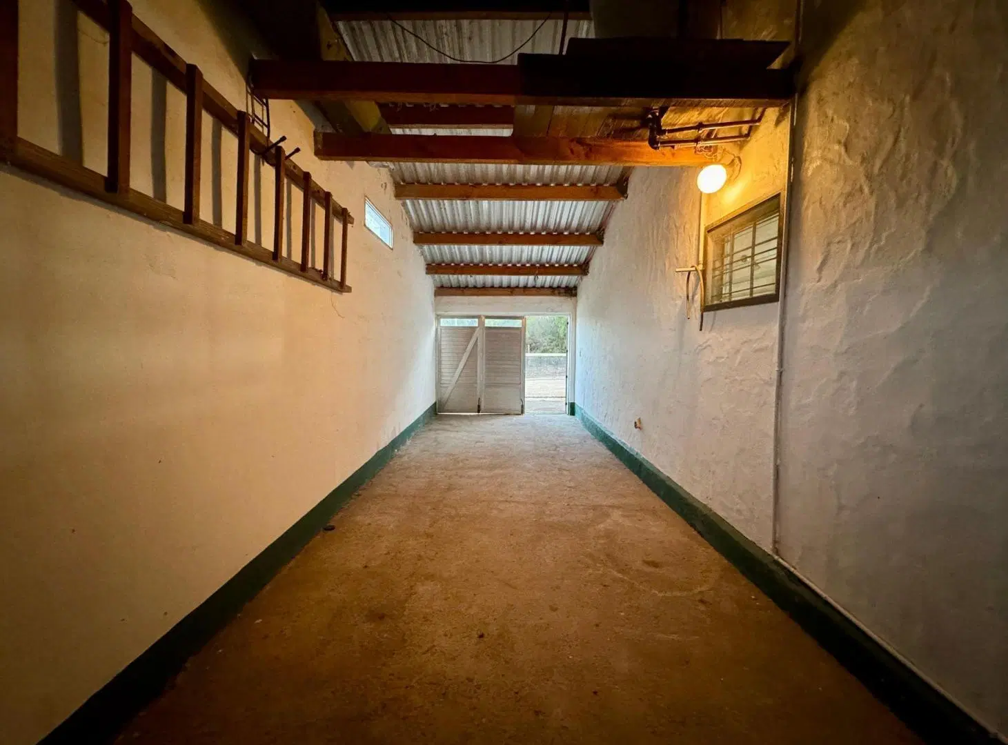 VENTA CASA 2 DORMITORIOS TERRENO 1.061 m² AMBOY 5