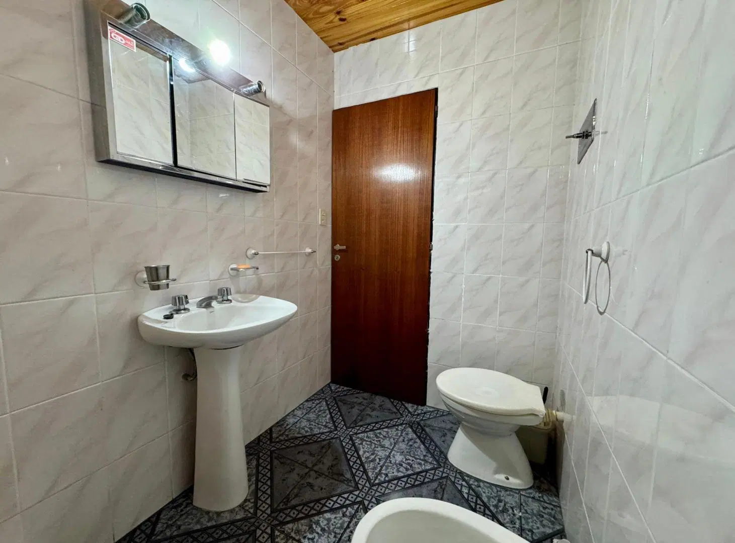 VENTA CASA 2 DORMITORIOS TERRENO 1.061 m² AMBOY 3