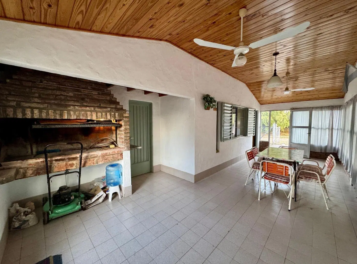 VENTA CASA 2 DORMITORIOS TERRENO 1.061 m² AMBOY 4