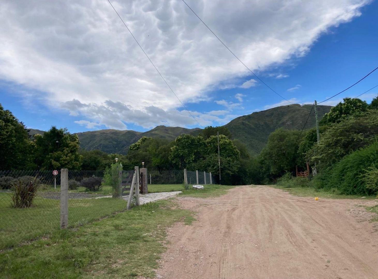 EN VENTA CASA MAS DPTO EN HUERTA GRANDE