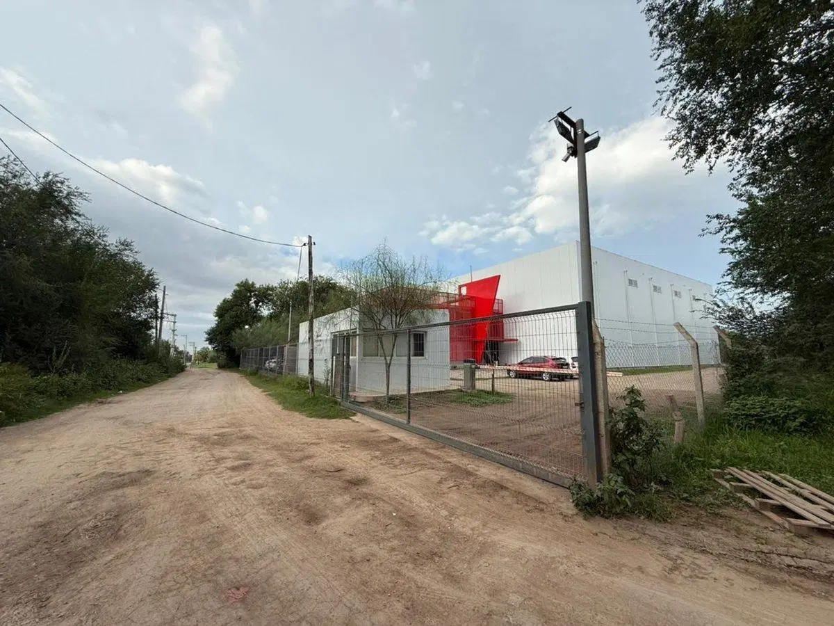 VENTA TERRENO 2395 M2 - BARRIO LOS BOULEVARES. 3
