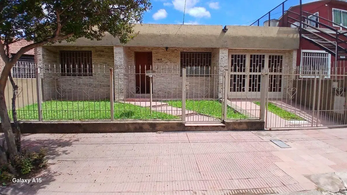 VENTA CASA BARRIO  AYACUCHO  3 DORMITORIOS 2