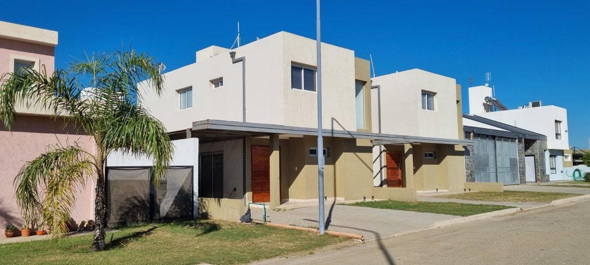 DUPLEX 3 DORM. Y PILETA BARRIO CERRADO LAS TOSCAS