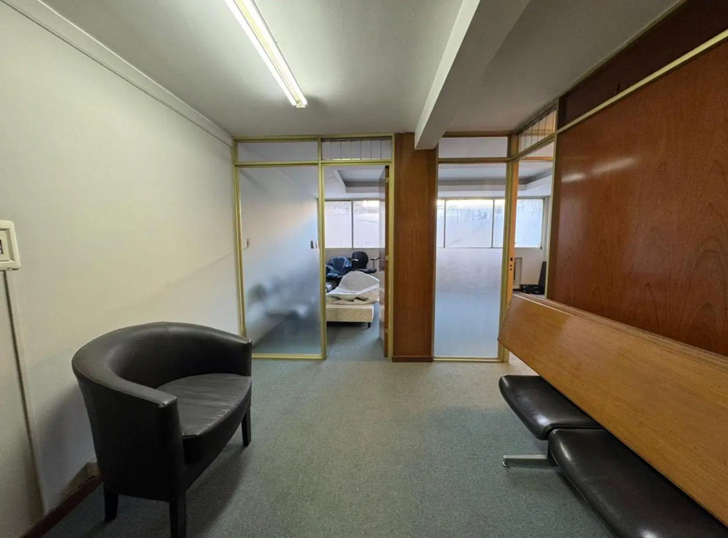 ALQUILER OFICINA 120M2 EN AV. GNRL PAZ. B° CENTRO. 4